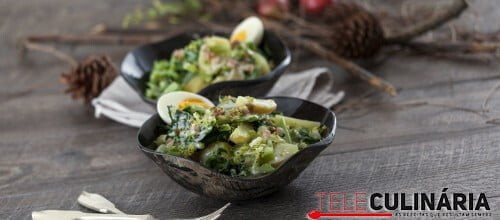 Salada quente de batata e couves