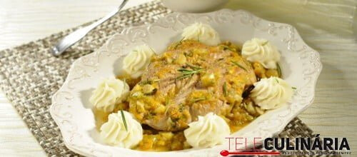 Peito de peru assado na panela