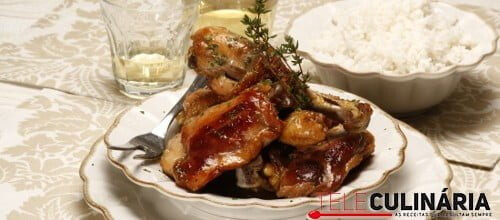 Frango corado com molho de cerveja