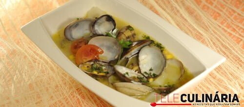 Caldo de amêijoas e milho