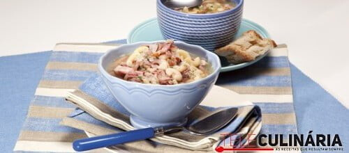 Sopa de feijão com carne