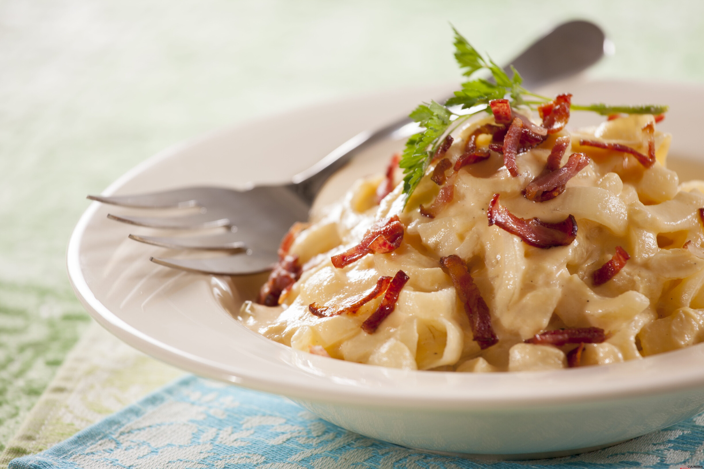 Carbonara de cebola e bacon