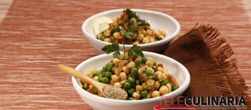 Salada de grão e ervilhas com cardamomo