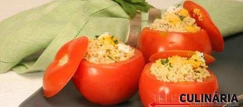 Tomates recheados com cuscuz
