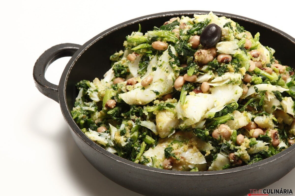Migas de grelos com bacalhau e feijão-frade