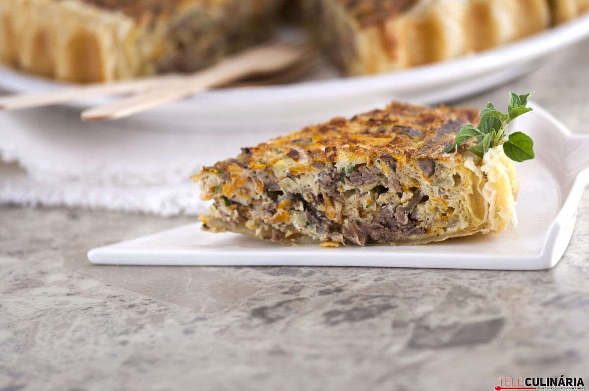 Quiche de carne estufada e legumes