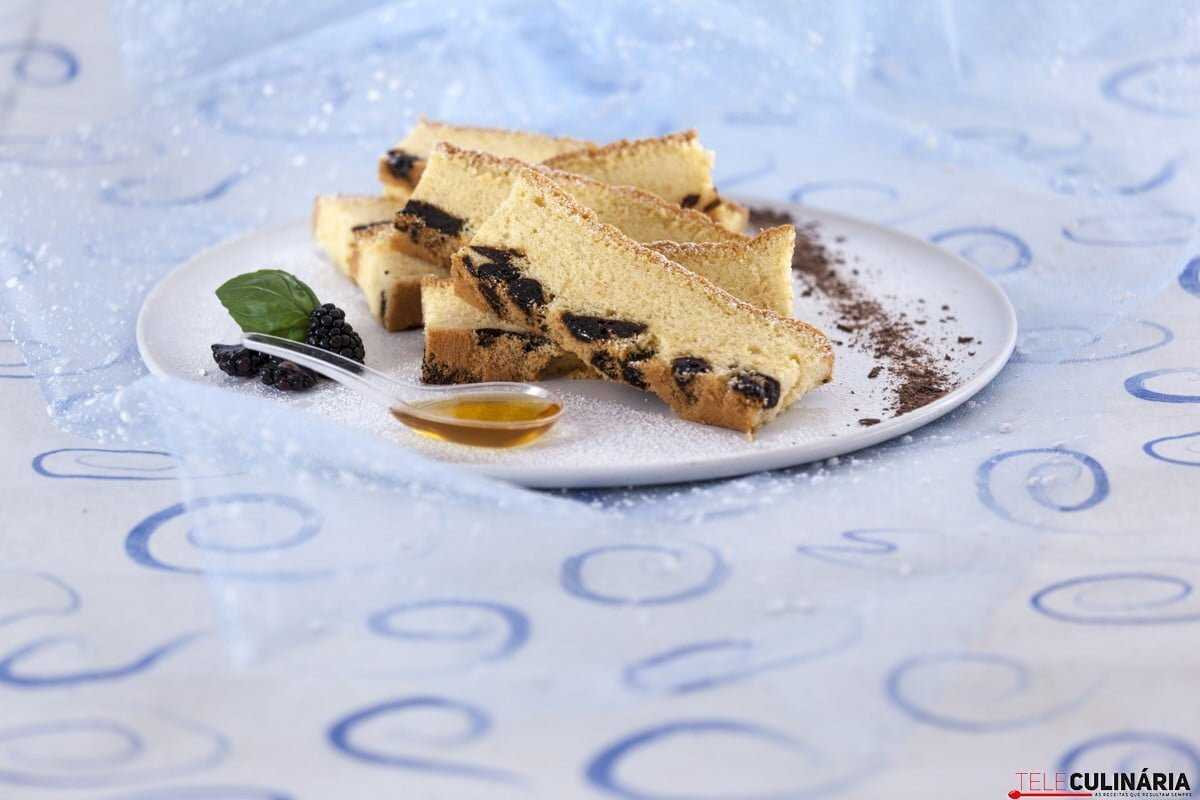 Bolo de ameixas e mel