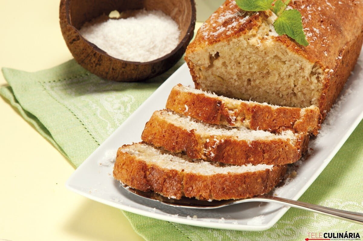 Bolo de banana e coco