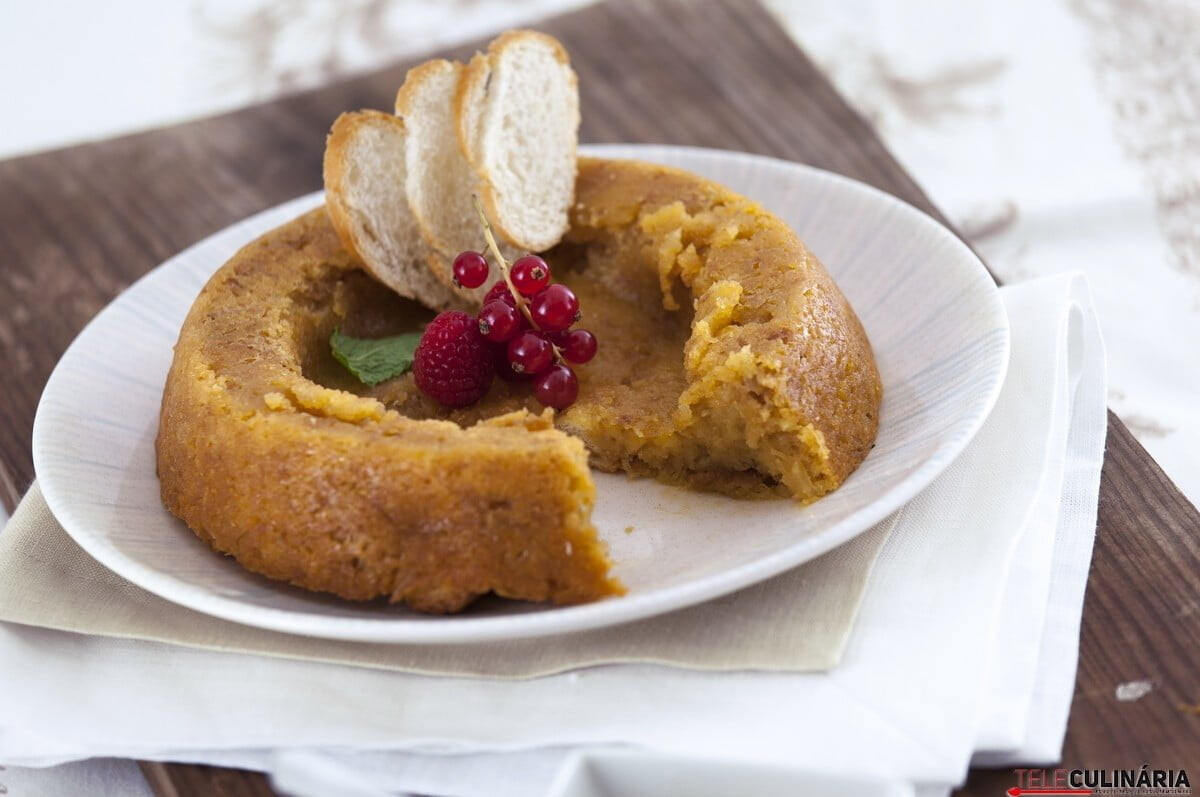 Pudim de pão e gila