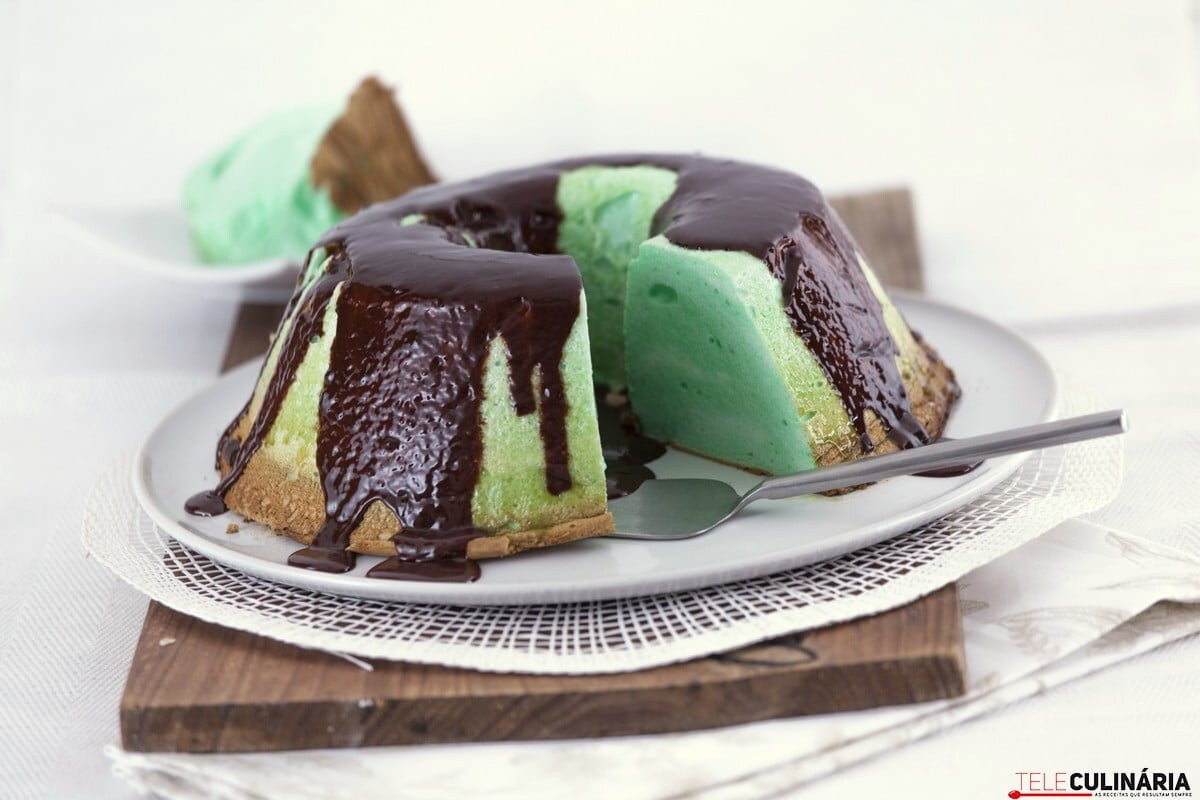 Molotoff de menta e molho de chocolate