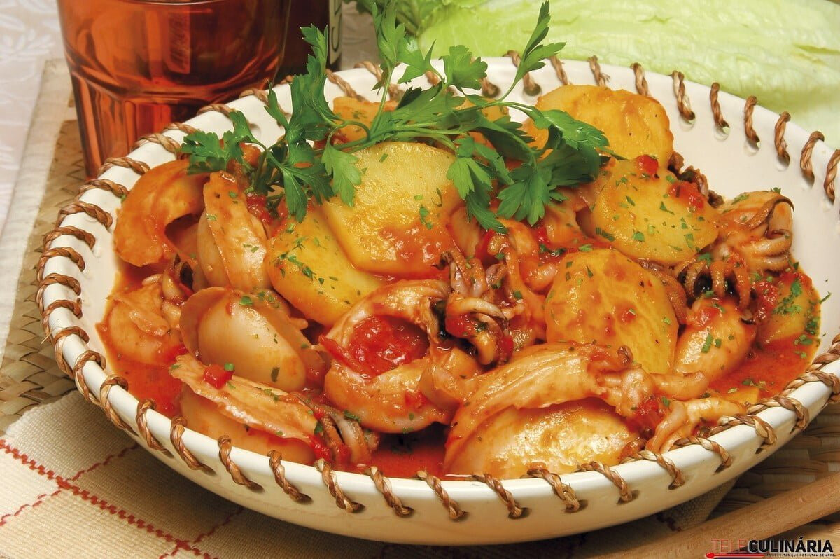 Chocos guisados com batatas