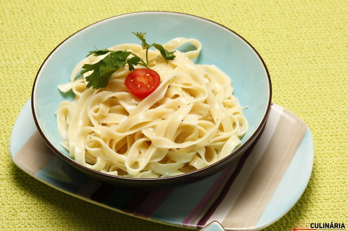 Massa com parmesão e natas