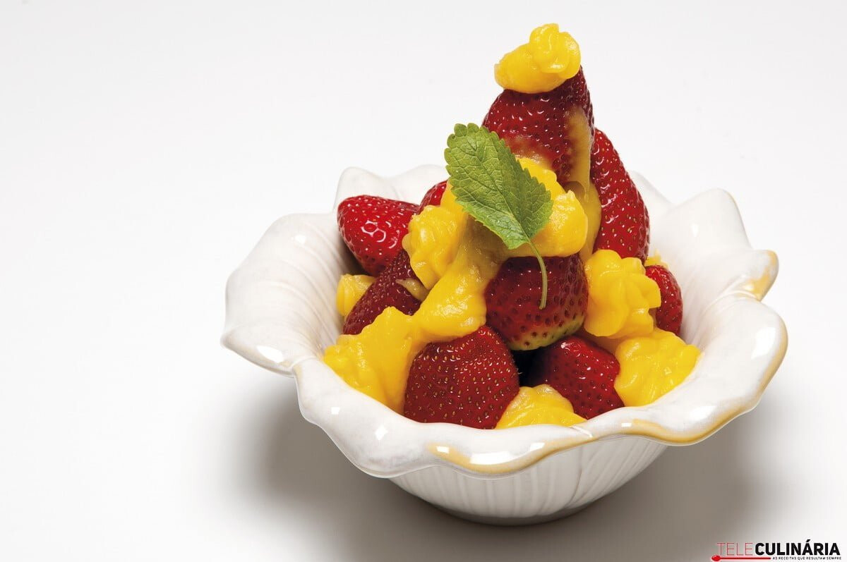 Creme de baunilha e morangos