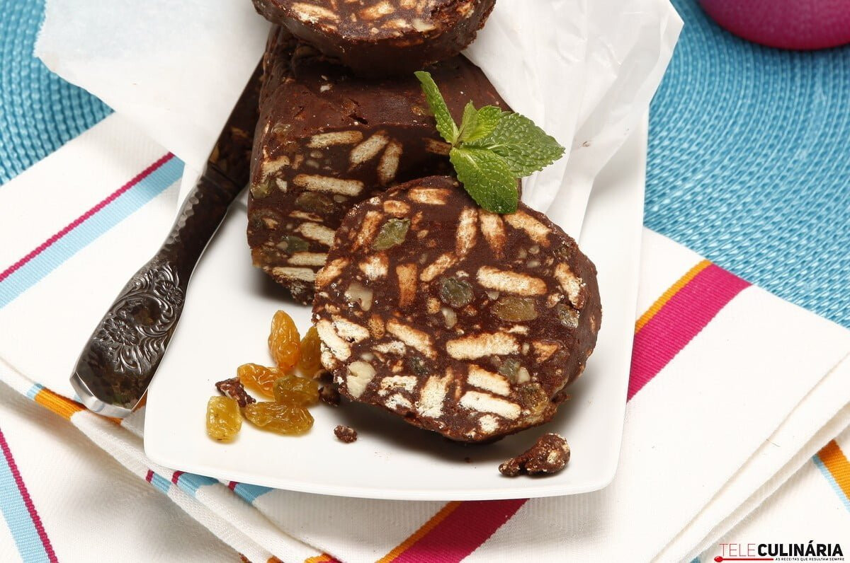 Salame com sultanas e nozes