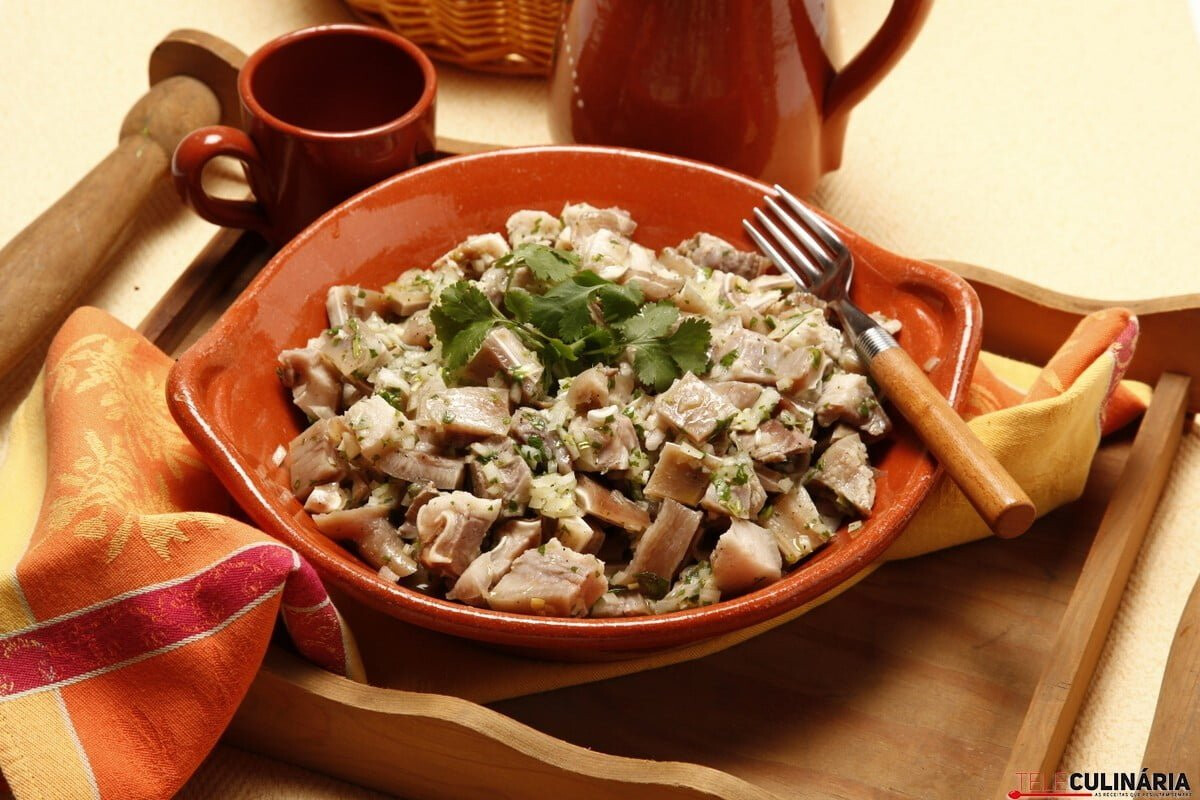 Salada de orelha de porco