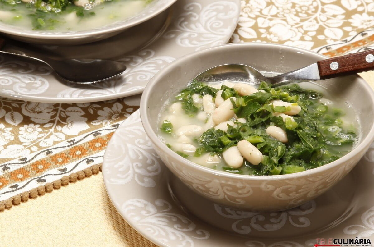 Sopa de grelos com feijão branco