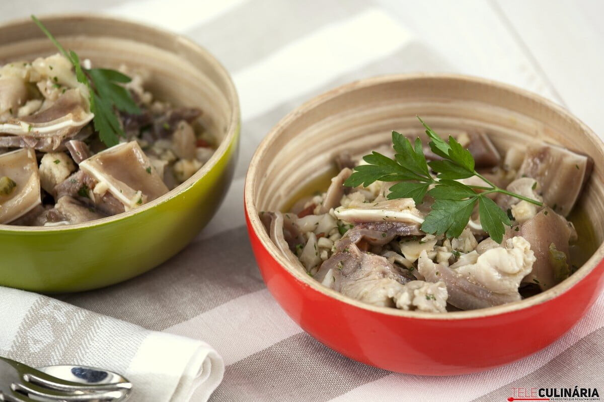 Salada de orelha com louro