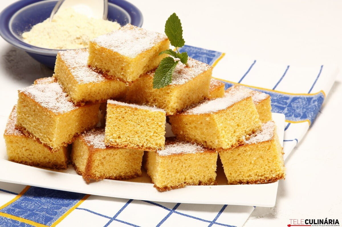 Quadrados de milho com coco