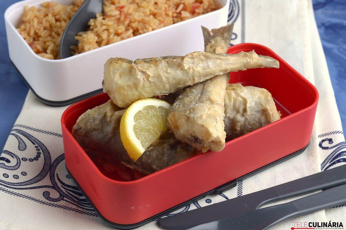 Pescada frita com arroz de tomate