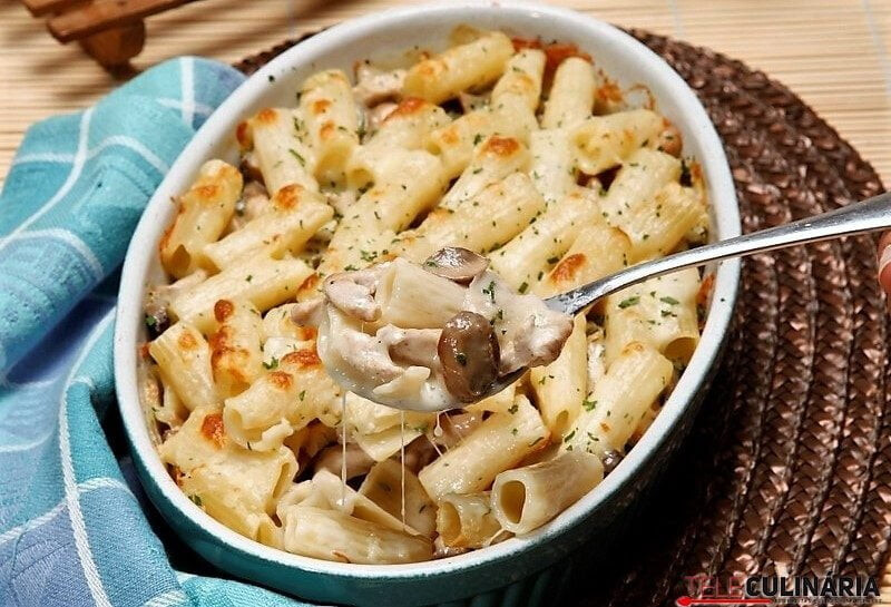 Massa gratinada com peru