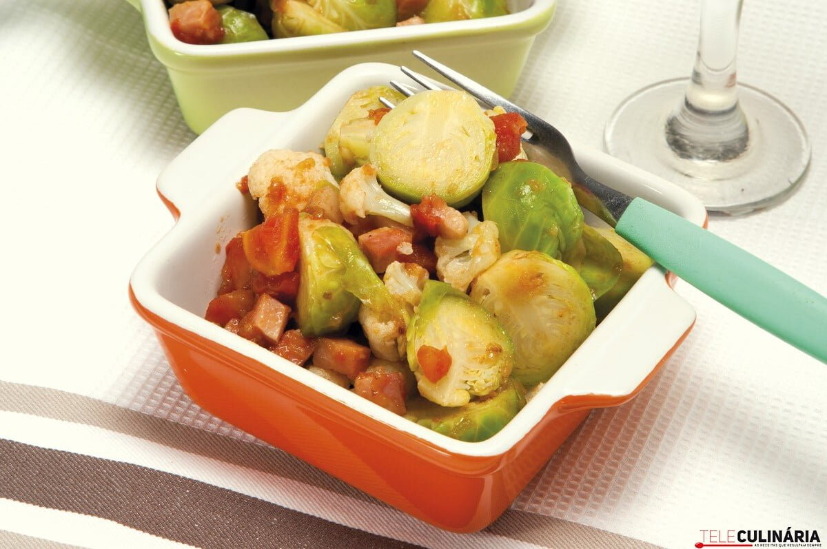 Estufado de couves-de-bruxelas com bacon