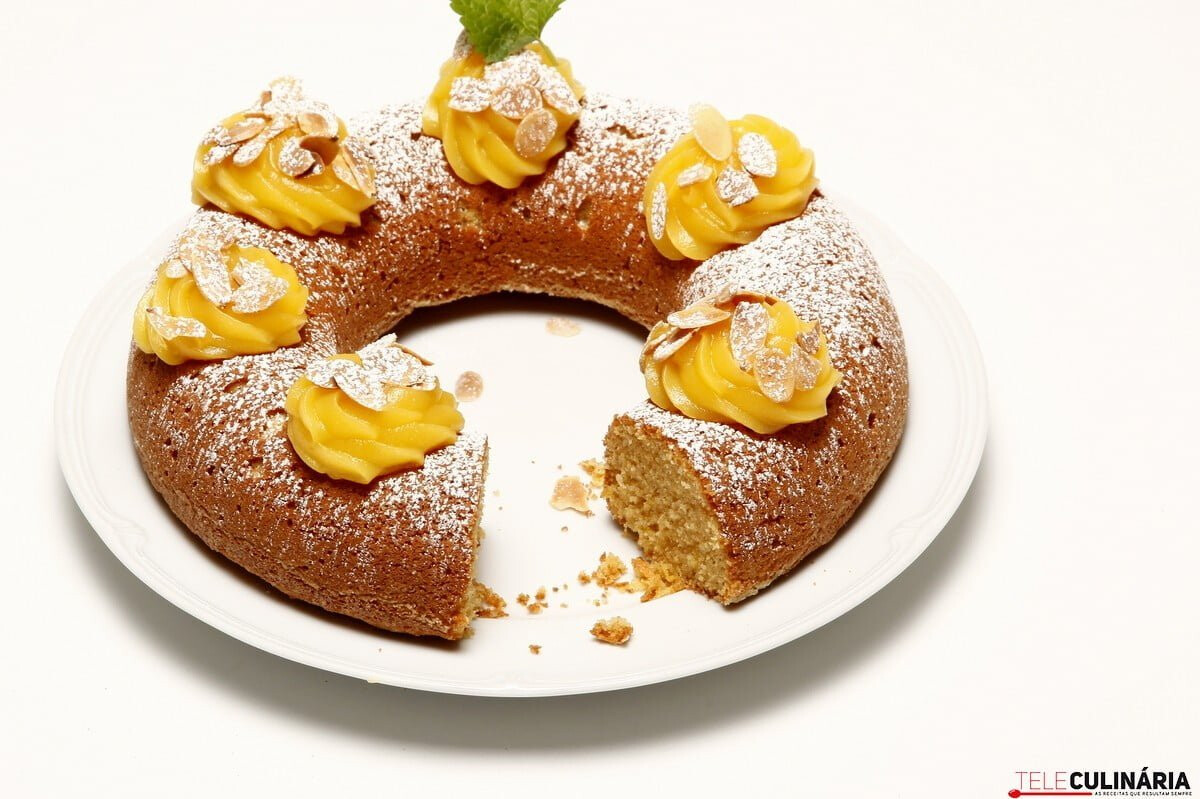 Bolo argola de amêndoa