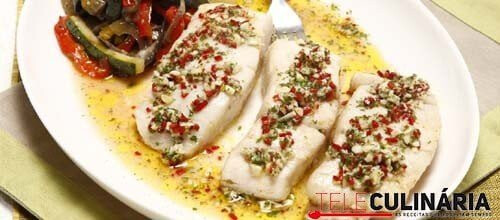 Tranches de perca assados com molho picante