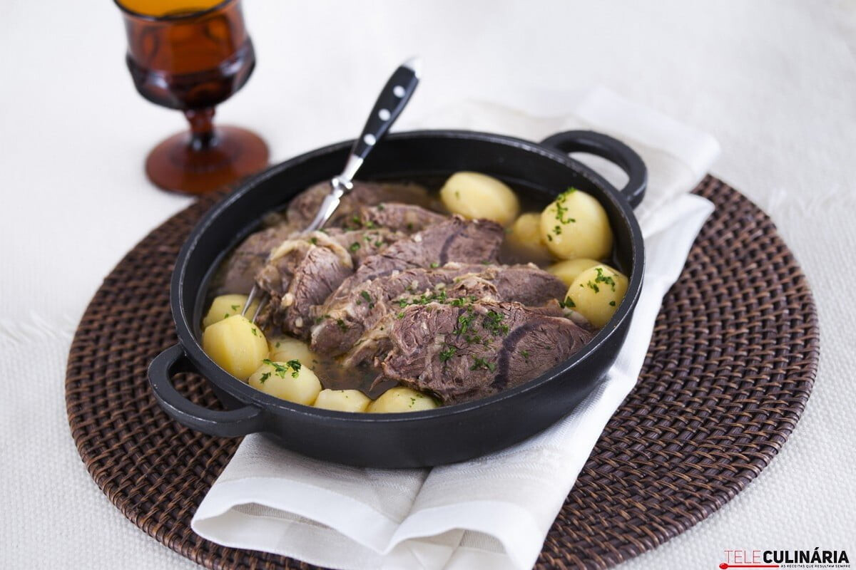 Chambão no tacho com batatas