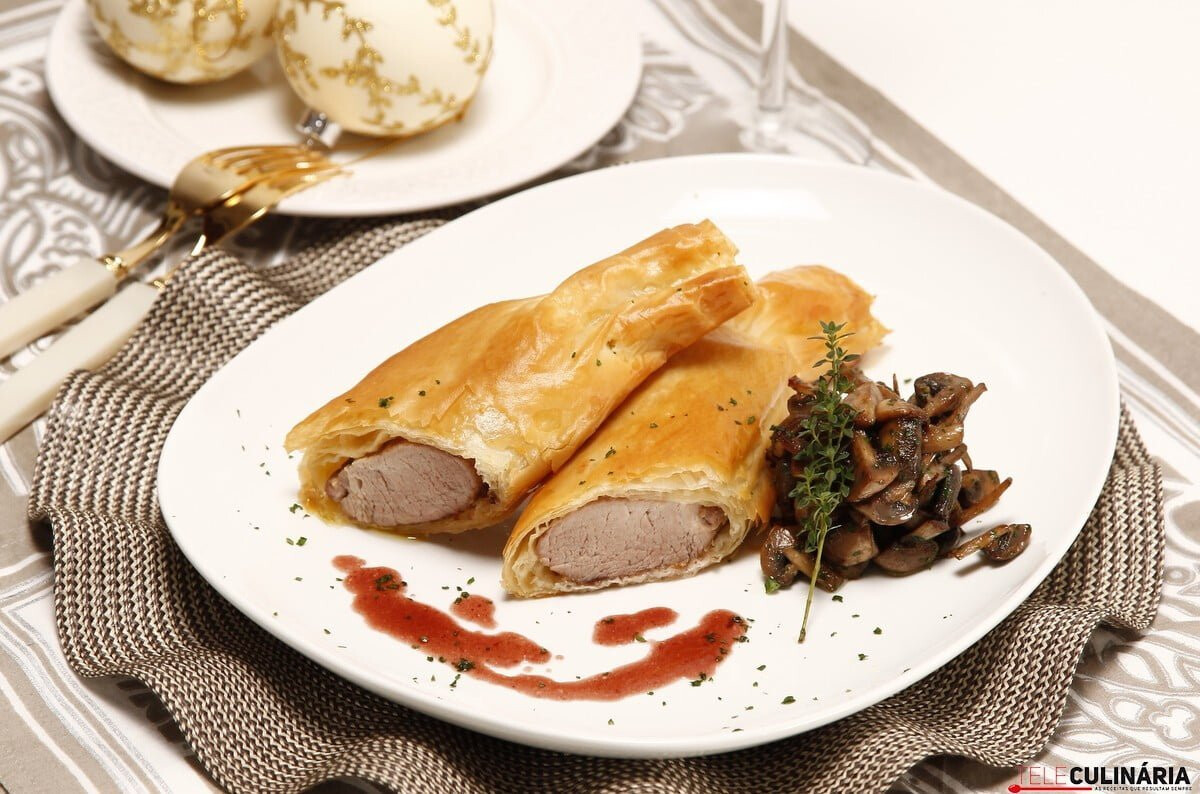 Lombinhos com cogumelos e folhas douradas