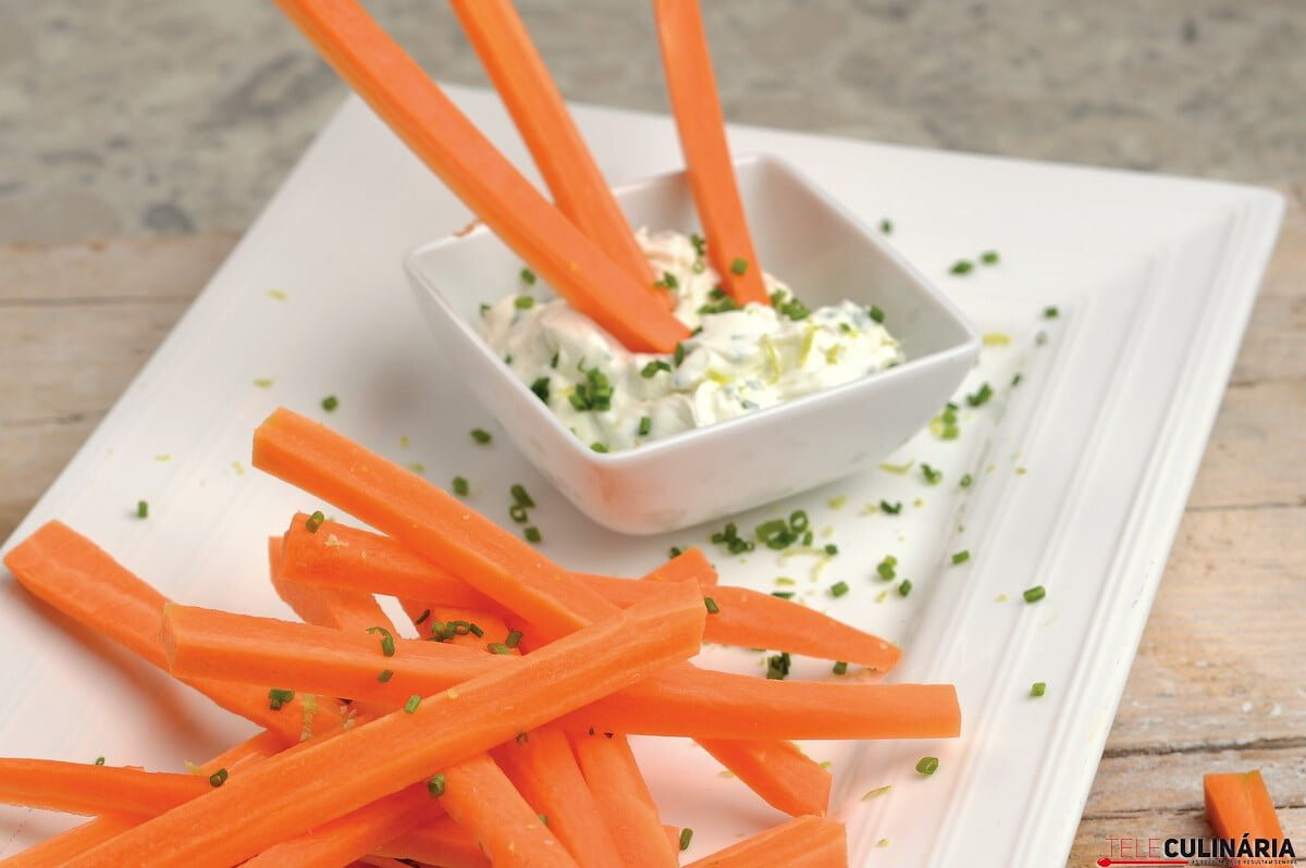 Cenouras crocantes com molho especial