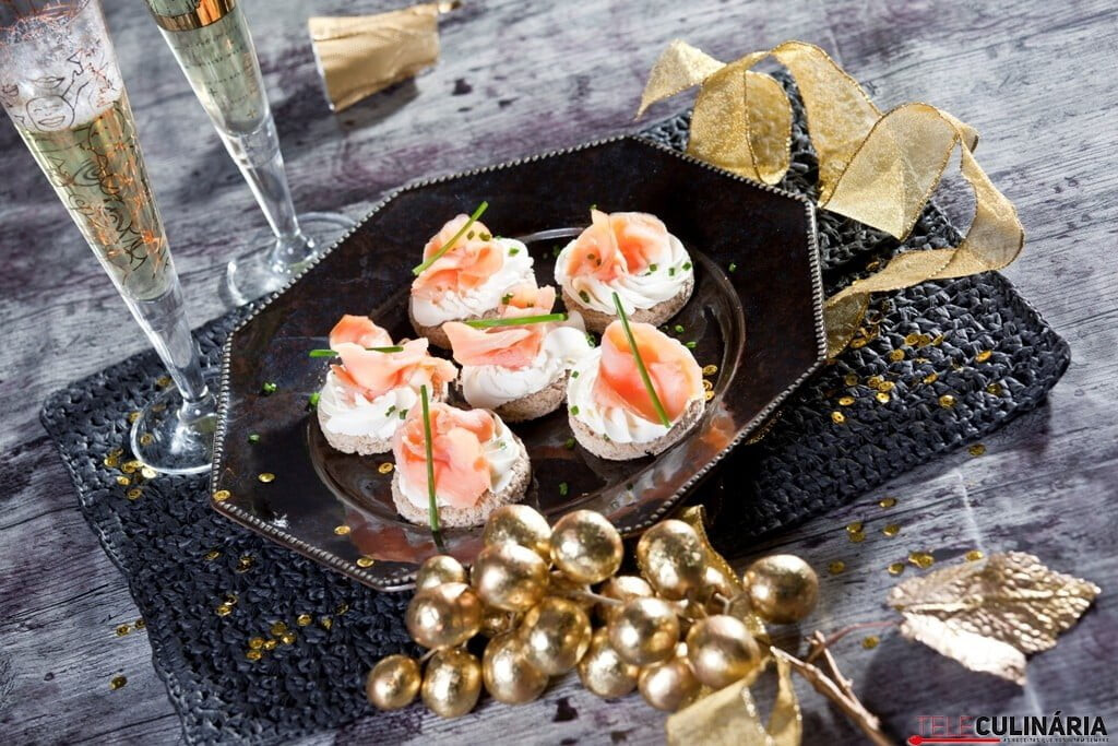 Salmão fumado com pão de centeio