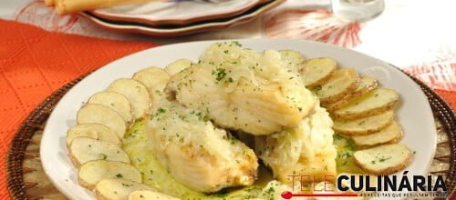 Bacalhau frito com cebolada