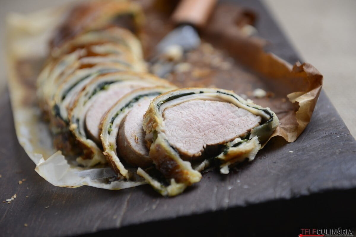 Wellington de porco com espinafres e fiambre de peru