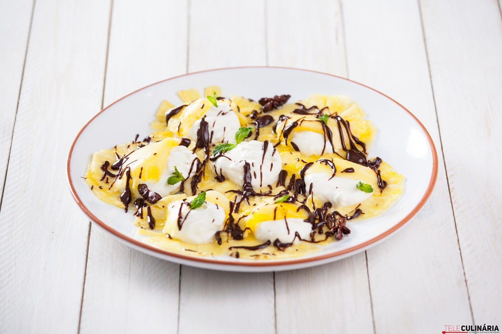 Raviólis de ananás com chantilly