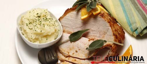 Pá de porco assada com salva e laranja