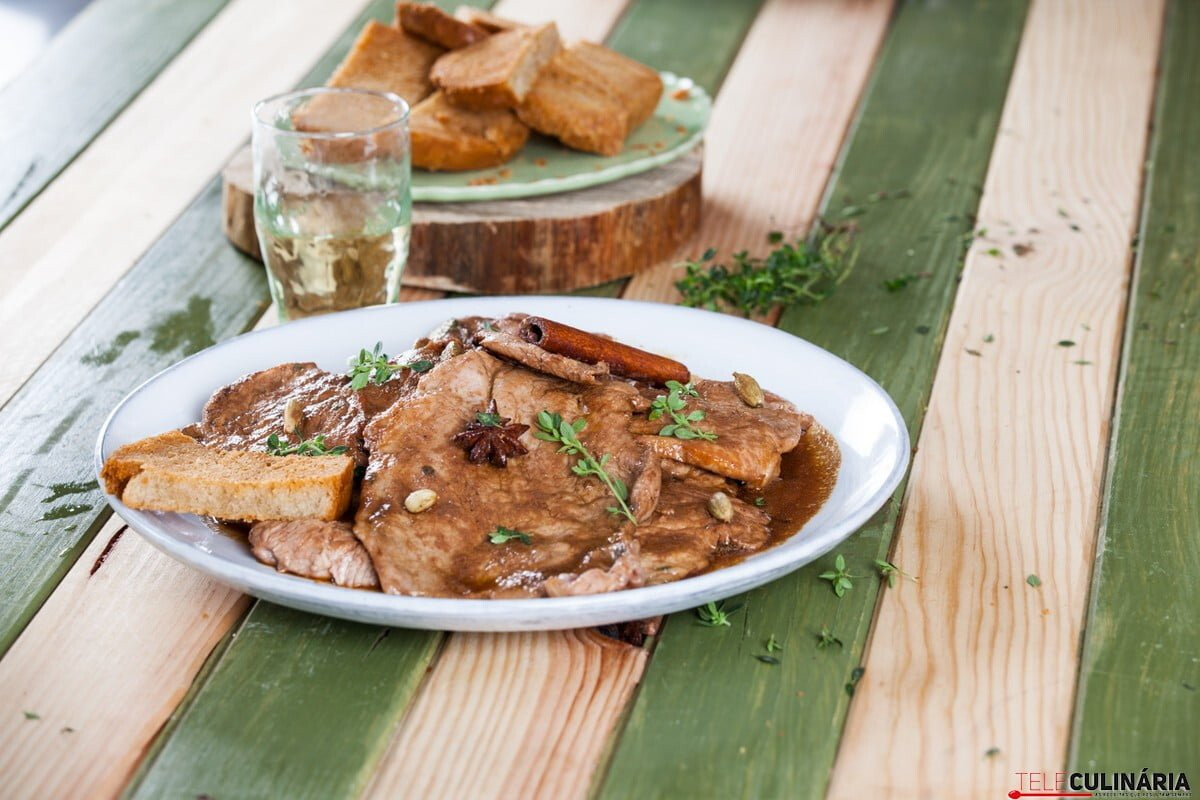 Febras marinadas em tinto