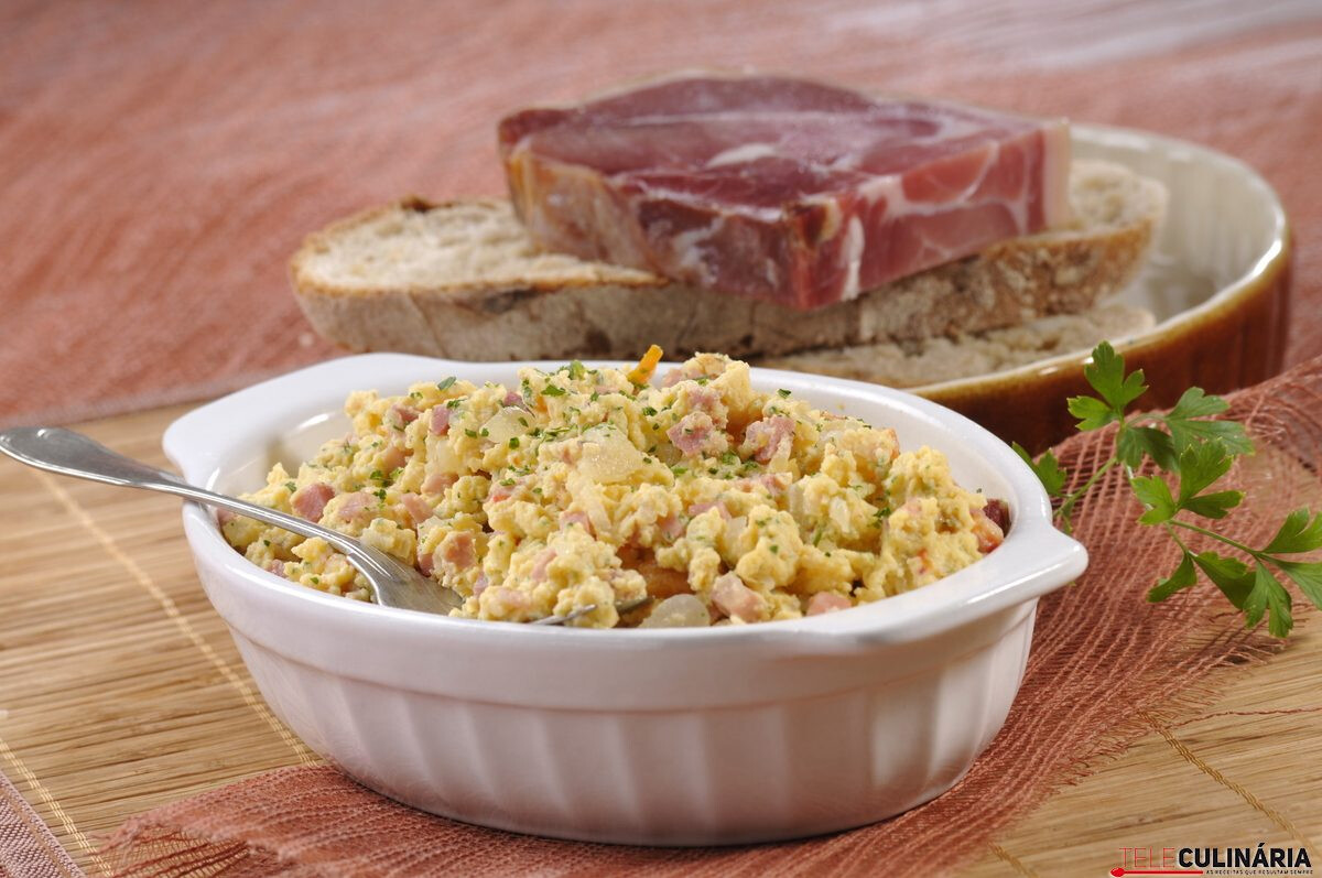Ovos mexidos com presunto