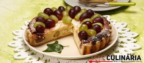 Tarte de queijo fresco com uvas
