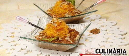 Manjar de gemas com fios de ovos