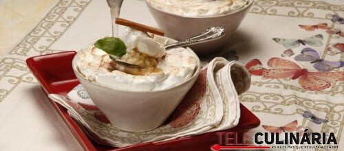 Arroz-doce com maçãs merengado