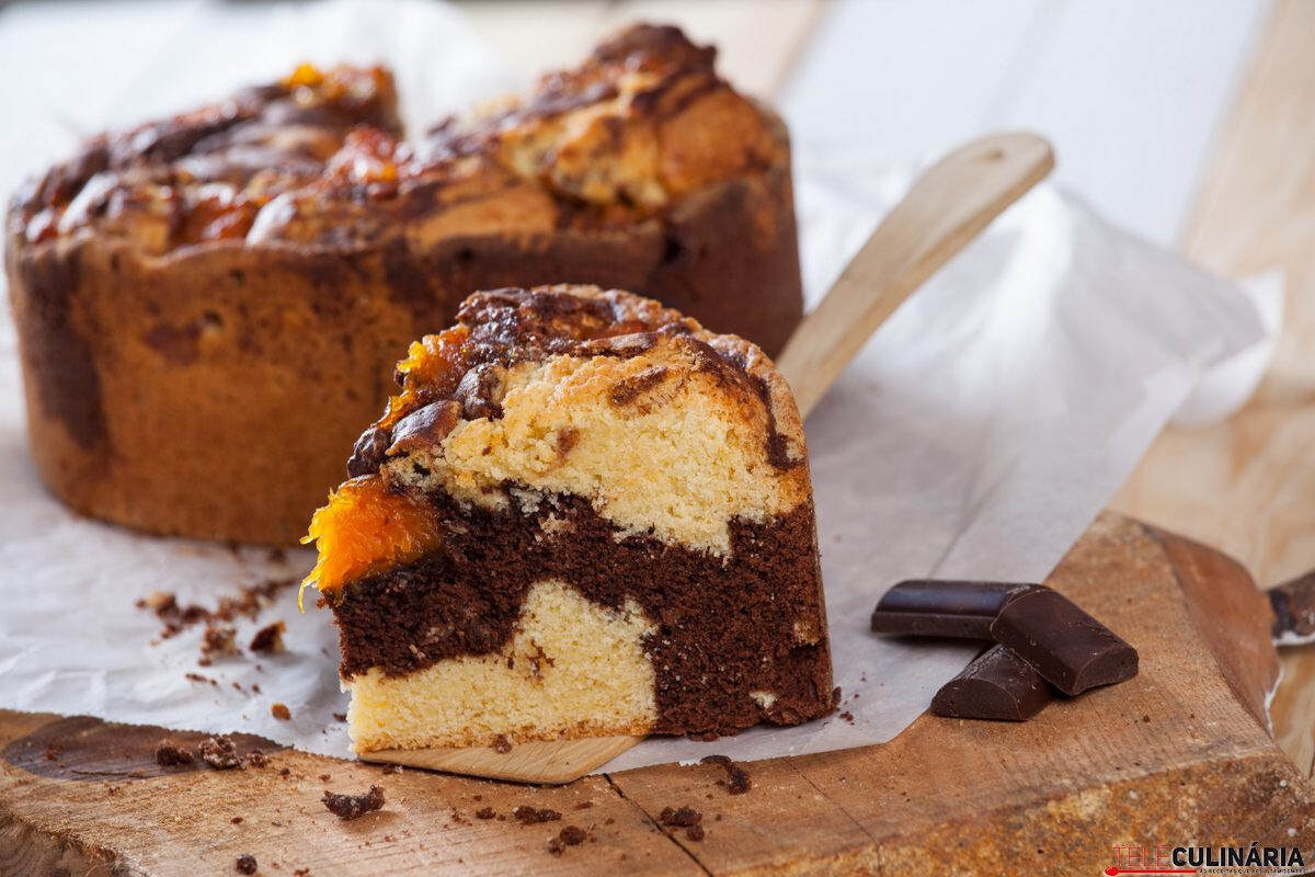 Bolo mármore de abóbora e chocolate