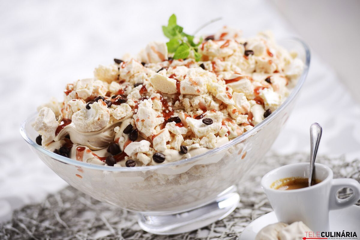 Creme de café com suspiros