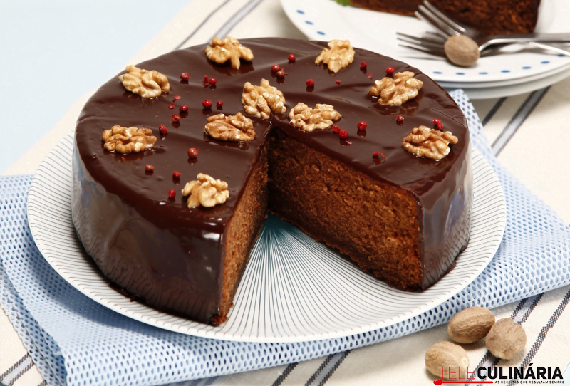 Bolo de chocolate com pimenta e noz-moscada