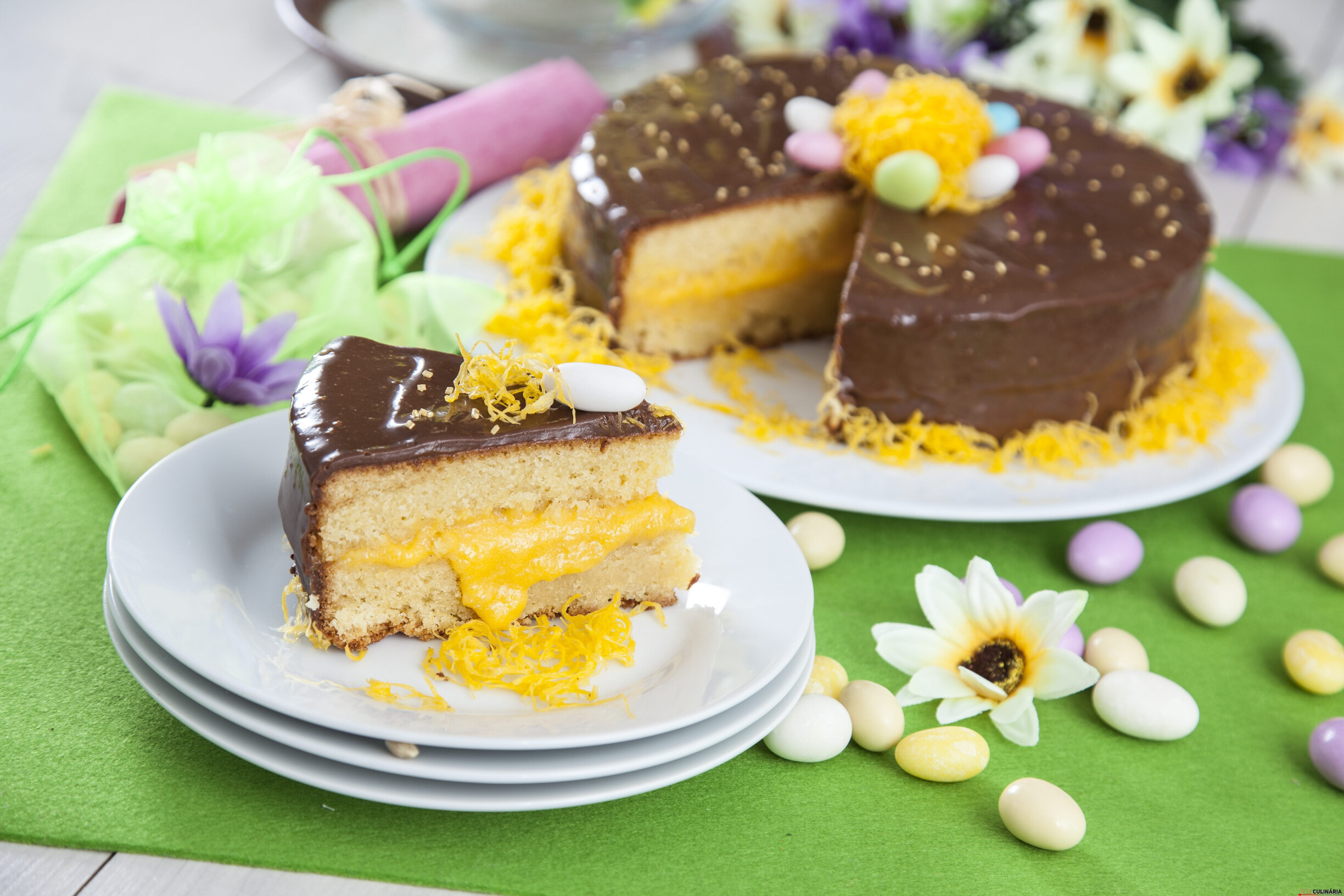Bolo de amêndoa e chocolate com creme de ovos (robot de cozinha)
