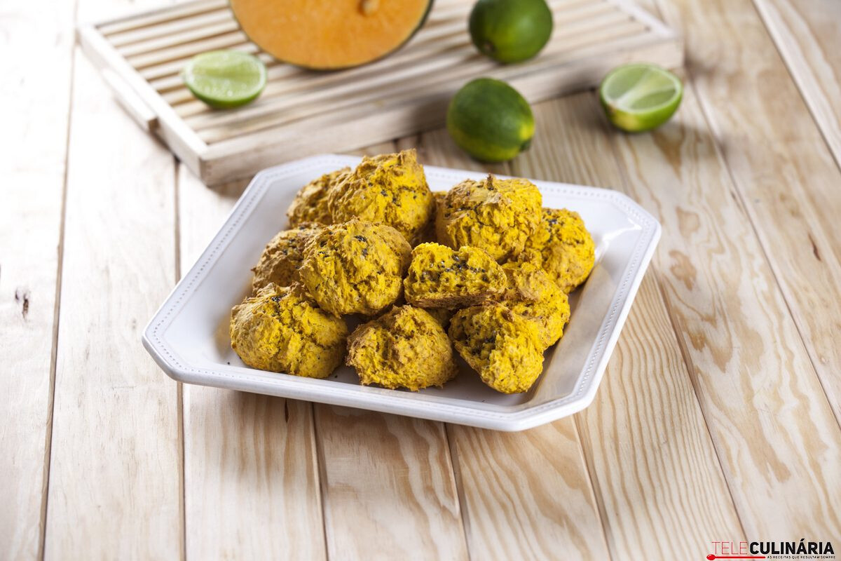 Scones de abóbora com lima e sementes de chia