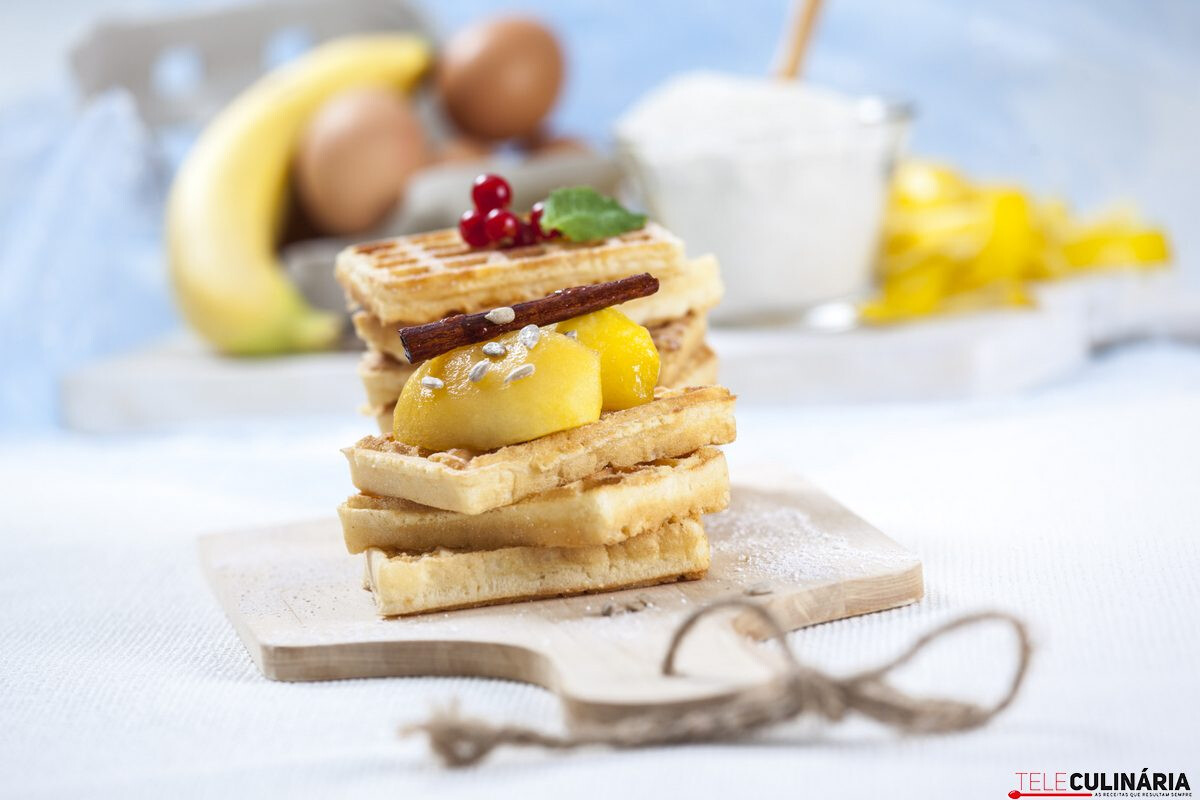 Receita de waffles de trigo sarraceno com maçã e canela