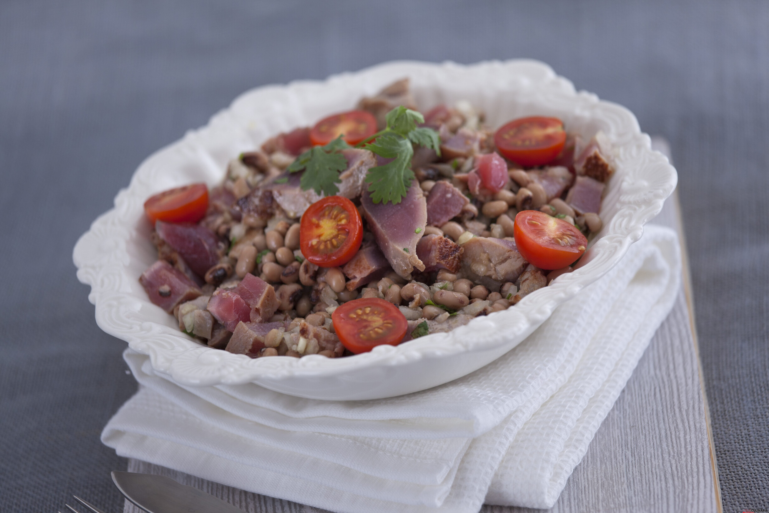 Atum fresco com feijão-frade