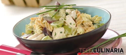 Salada de frango e uvas