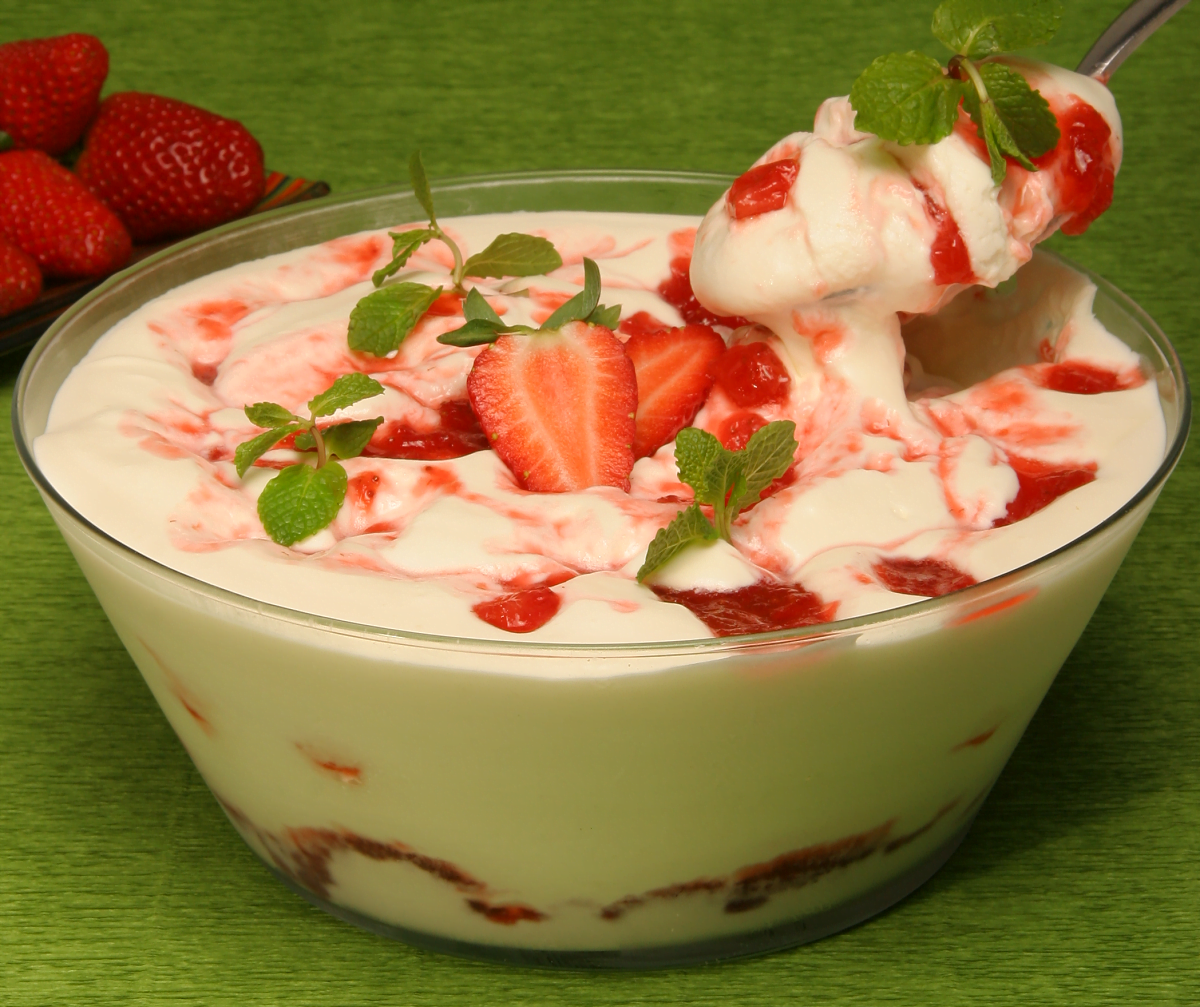 Taça marmoreada com morangos