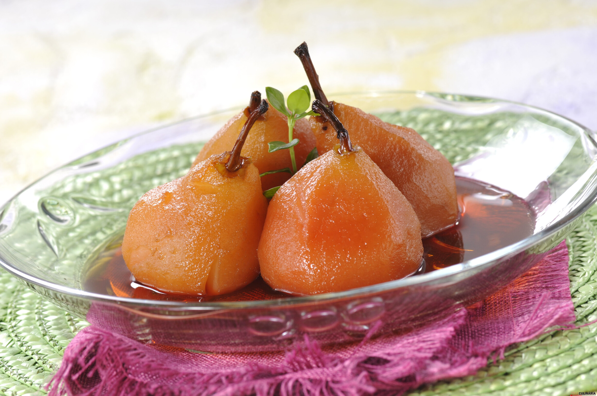 Pêras bêbedas com moscatel